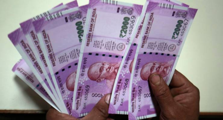 Indian 2000 rupee notes