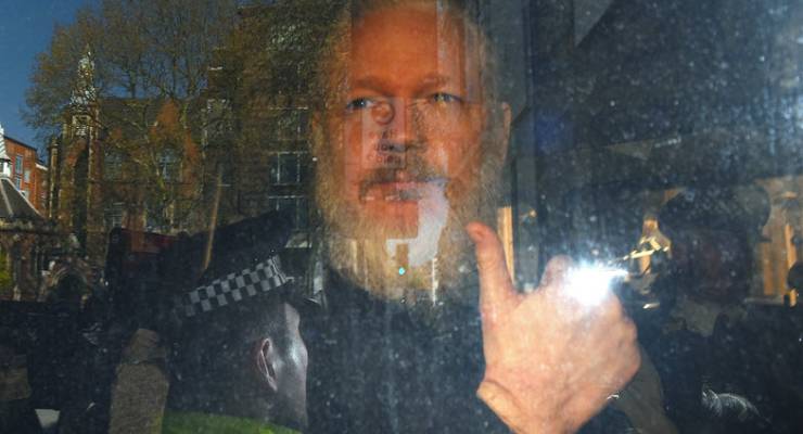 Julian Assange court