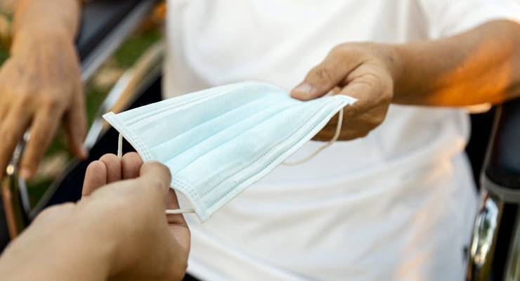 hands-and-protective-facemasks