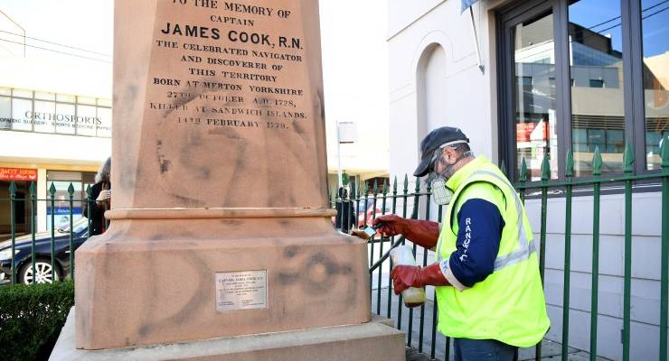 captain cook statue graffiti
