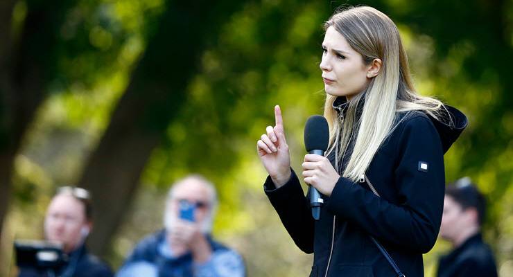 lauren southern holding a microphone
