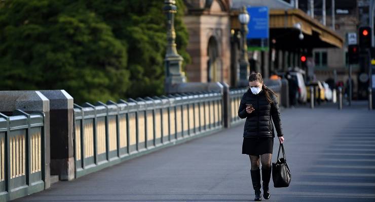 woman-wearing-mask-in-melbourne