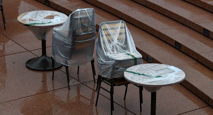 Empty chairs and tables during Sydney COVID lockdown (Image: AAP/Bianca De Marchi/Private Media)