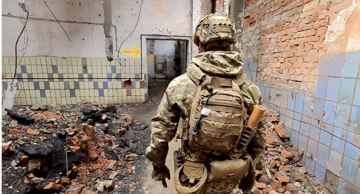 Ukrainian soldier in Avdiyivka, Donetsk Oblast, on 24 February 2022, in Ukraine (Image: AAP/Goktay Koraltan)