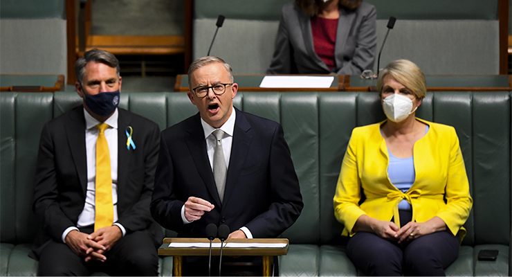 Anthony Albanese delivers his budget reply speech (Image:AAP/Lukas Coch)