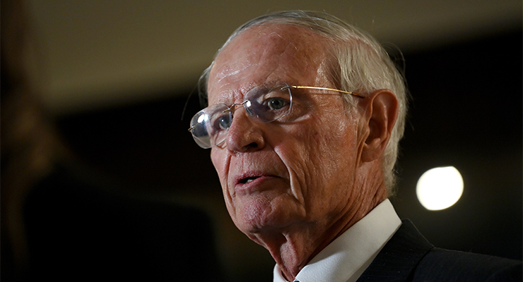 Admiral Chris Barrie speaks at the Fuel Security Summit in Sydney, April 21, 2022 (Image: AAP/Bianca De Marchi)