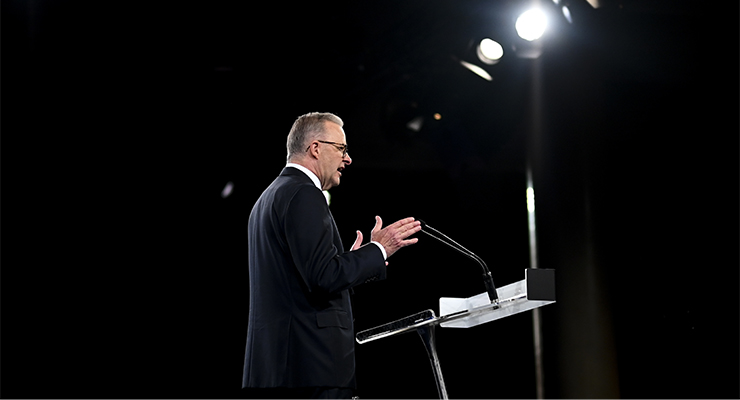 Anthony Albanese speaks at the Labor Party campaign launch in Perth, May 1, 2022 (Image: AAP/Lukas Coch)