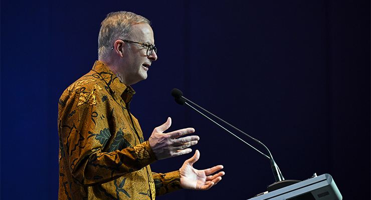 Prime Minister Anthony Albanese speaks during a business dinner in Jakarta, Indonesia, June 6, 2022 (Image: AAP/Lukas Coch)