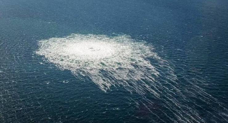 Methane gas bubbles into the Baltic Sea