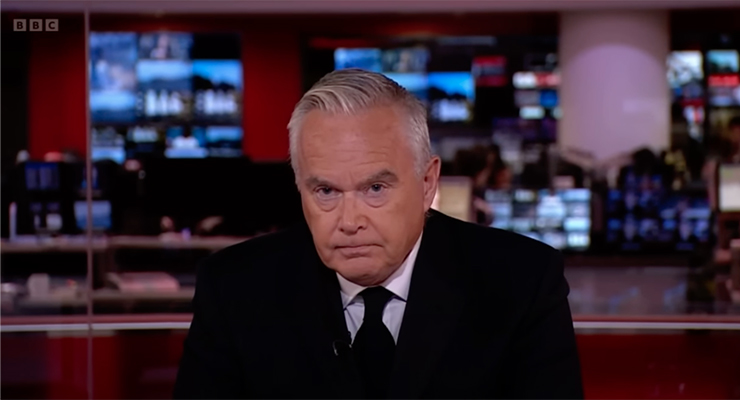 BBC news presenter Huw Edwards announcing the queen's death (Image: BBC)