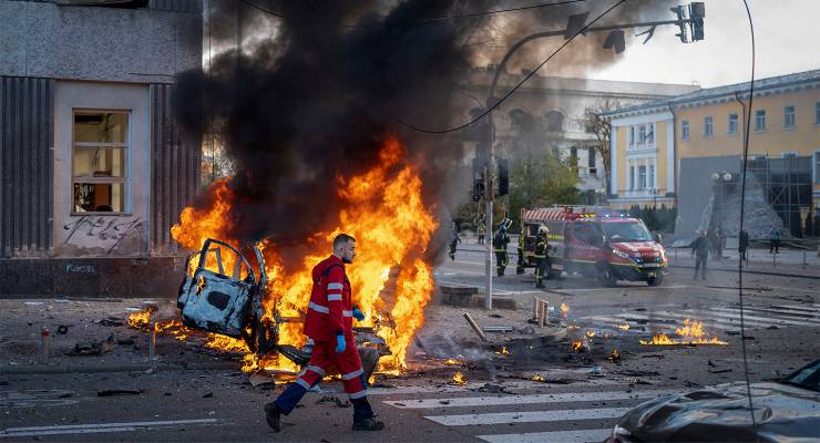 A medical worker after Russian attack in Kyiv, Ukraine, October 10, 2022 (Image: AAP/AP/Roman Hrytsyna)