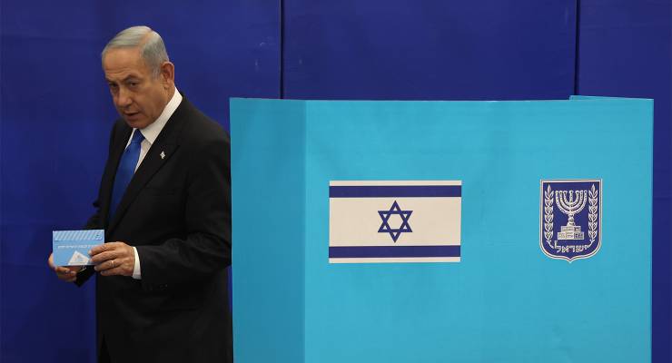 Former Israeli prime minister Benjamin Netanyahu casting ballot (Image: AAP/EPA/Abir Sultan)