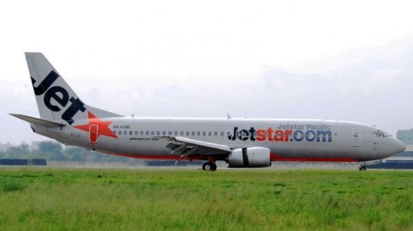 An aged Vietnam Pacific 737-400