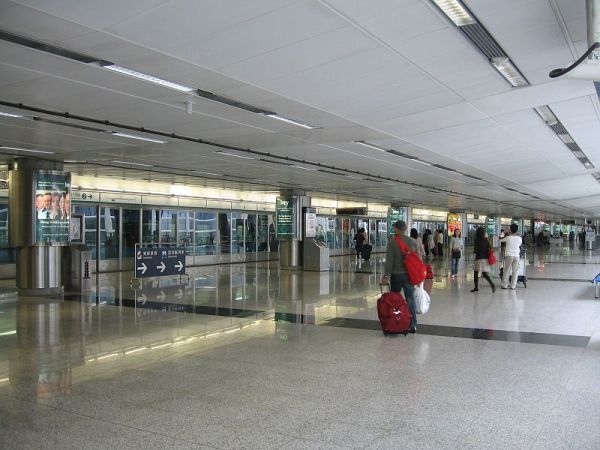 Easy access between Hong Kong's metro and airport express trains 
