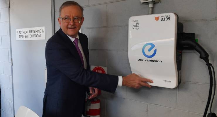 Anthony Albanese (Image: AAP/Mick Tsikas)