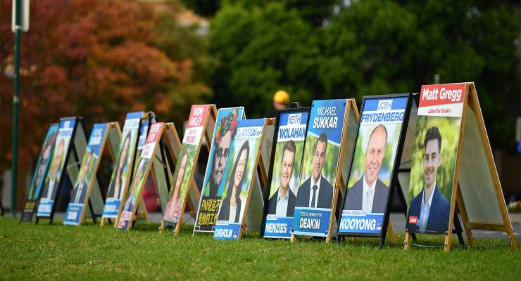 Corflute signs outside an AEC early voting centre (Image: AAP/James Ross)