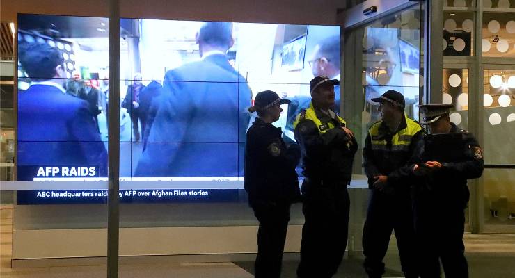 Police officers at the ABC's Ultimo office in 2019 during an AFP raid (Image: AAP/David Gray)