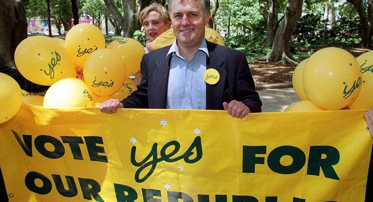 Malcolm Turnbull campaigns for the Yes vote ahead of the republic referendum in 1999 (Image: AP/Rob Griffith)