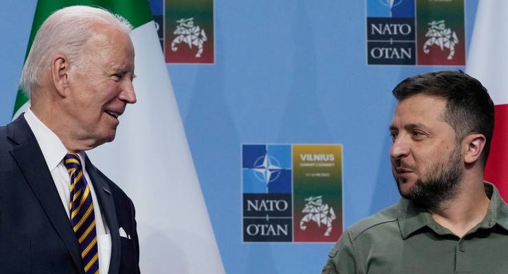 US President Joe Biden and Ukrainian President Volodymyr Zelenskyy at the NATO summit in July 2023 (Image: AP/Susan Walsh)