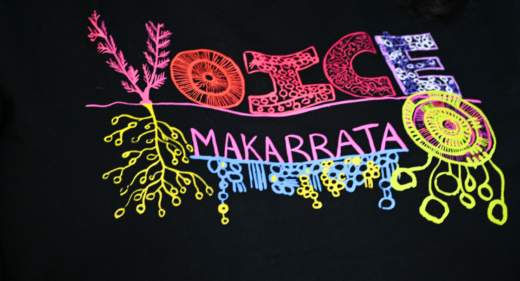 A T-shirt logo reading ‘Voice Makarrata’ (Image: AAP/Lukas Coch)