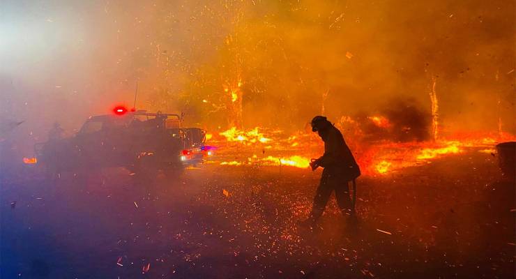 Firefighters battle a bushfire in Western Australia in 2022 (Image: AAP/EPA/Evan Collis)