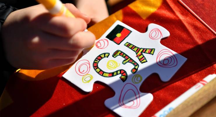 A sign supporting the Yes vote (Image: AAP/Bianca De Marchi)