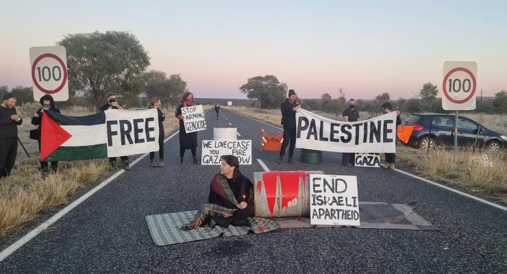 Pro-Palestine activists stage a blockade at the Pine Gap facility (Image: Facebook/Territorians for Palestine)
