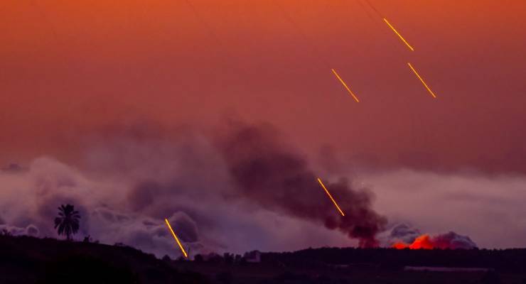 Israeli shells strike the Gaza Strip during sunset, 29 October 2023 (Image: AAP/HANNIBAL HANSCHKE)