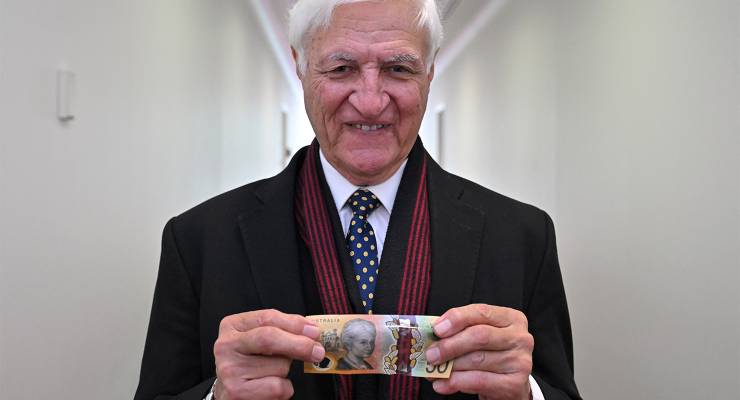 Bob Katter, holding a $50 (Image: AAP/Mick Tsikas)