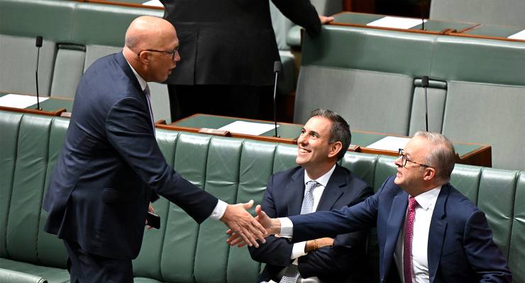 Opposition Leader Peter Dutton shakes hands with Prime Minister Anthony Albanese (Image: AAP/Lukas Coch)
