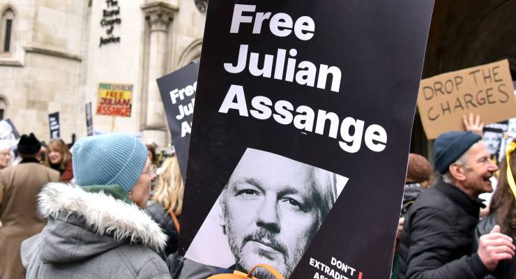 Protesters gather outside the UK High Court during Julian Assange's extradition hearing (Image: James Warren/SOPA Images/Sipa USA)