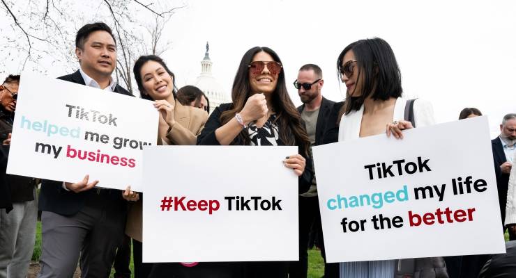 Americans protest a proposed TikTok ban at the Capitol (Image: SIPA USA/Michael Brochstein)